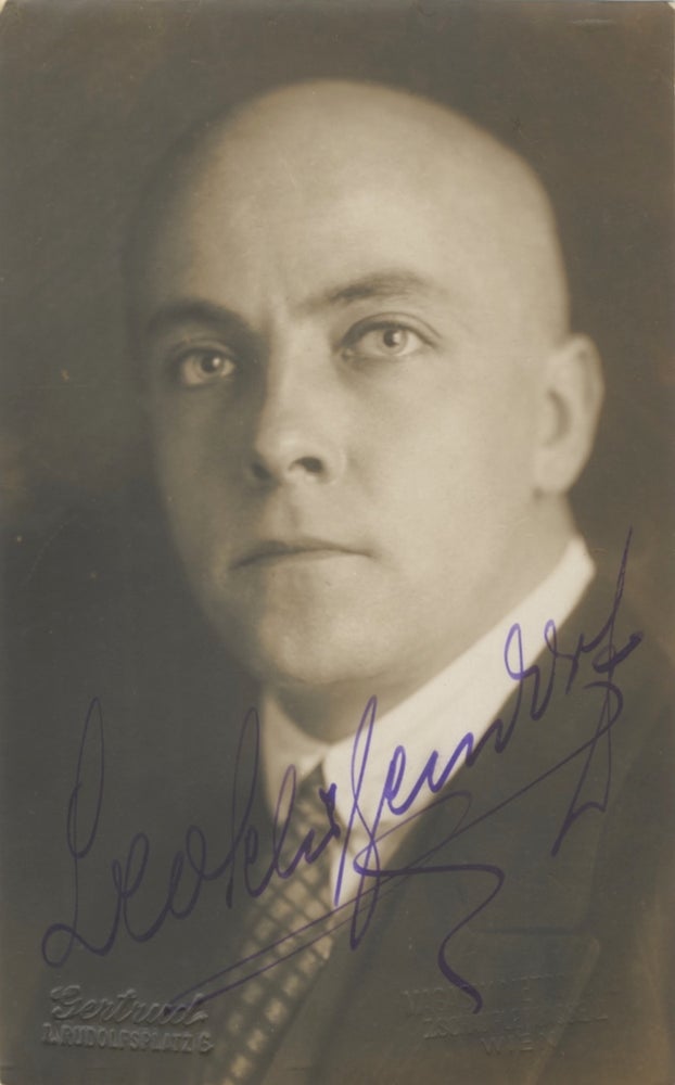 Item #31965 Postcard photograph with autograph signature of the German bass-baritone. Leo SCHÜTZENDORF.